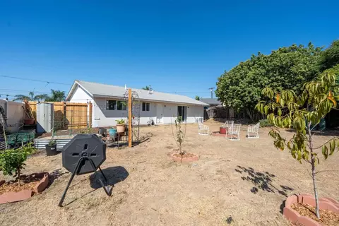 Exterior - 4932 Verde Dr, Oceanside, CA 92057 photo 5 of 10