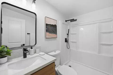 Bath - 1211 9th St, Imperial Beach, CA 91932 photo 1 of 2