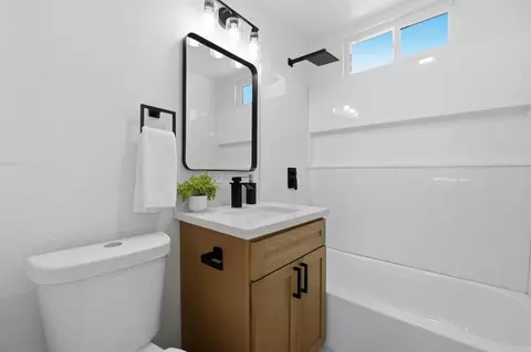 Bath - 1211 9th St, Imperial Beach, CA 91932 photo 2 of 2