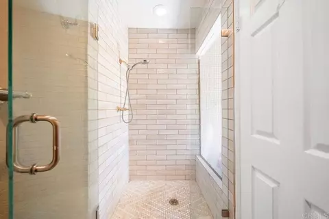 Bath - 634 Gardenia, Escondido, CA 92025 photo 7 of 7