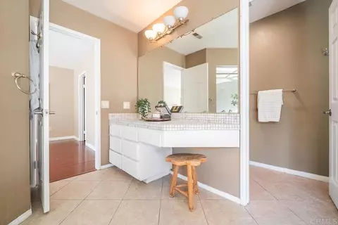 Bath - 634 Gardenia, Escondido, CA 92025 photo 6 of 7