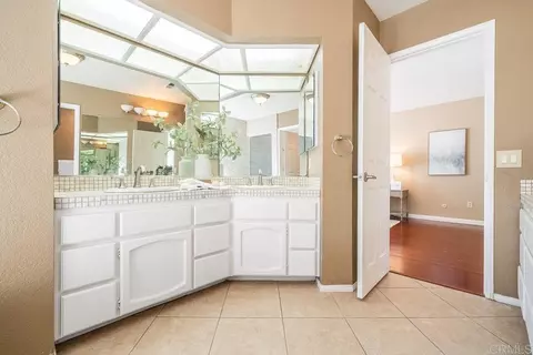 Bath - 634 Gardenia, Escondido, CA 92025 photo 5 of 7