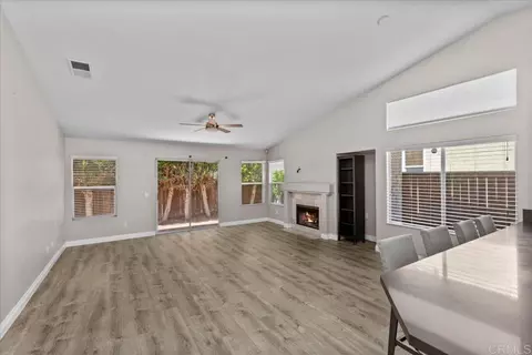 Living - 4972 Lake Shore Ct, Fallbrook, CA 92028 photo 3 of 7