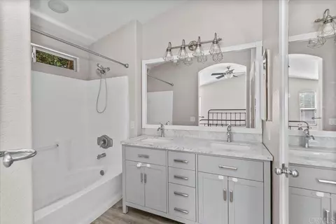 Bath - 4972 Lake Shore Ct, Fallbrook, CA 92028 photo 1 of 2