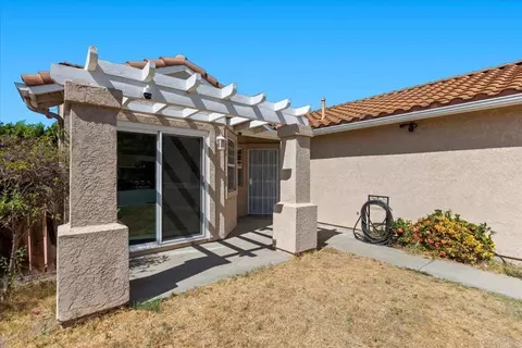 Exterior - 4972 Lake Shore Ct, Fallbrook, CA 92028 photo 2 of 18