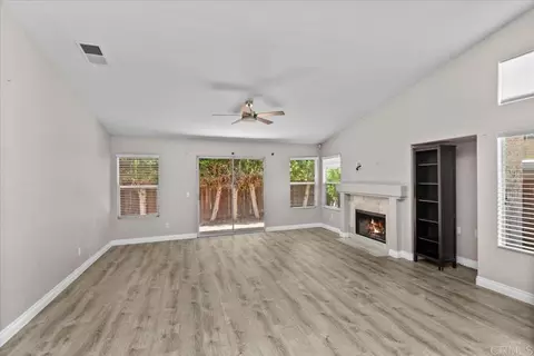 Living - 4972 Lake Shore Ct, Fallbrook, CA 92028 photo 4 of 7