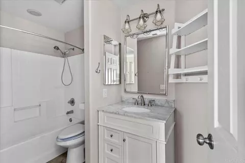 Bath - 4972 Lake Shore Ct, Fallbrook, CA 92028 photo 2 of 2