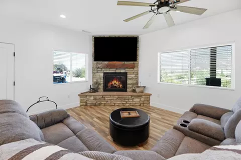 Living - 1457 Star Valley Rd, Alpine, CA 91901 photo 3 of 4