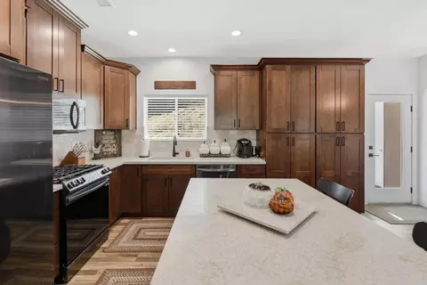 Kitchen - 1457 Star Valley Rd, Alpine, CA 91901 photo 6 of 8