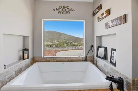 Bath - 1457 Star Valley Rd, Alpine, CA 91901 photo 2 of 7