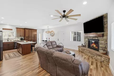 Living - 1457 Star Valley Rd, Alpine, CA 91901 photo 4 of 4