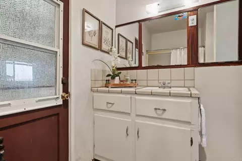 Bath - 4383 Canterbury Dr, La Mesa, CA 91941 photo 2 of 3