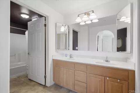 Bath - 2708 Lake Pointe Dr #212, Spring Valley, CA 91977 photo 1 of 4