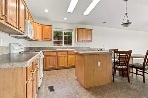Kitchen - 18453 Ramona View Dr, Ramona, CA 92065 photo 2 of 5