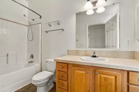 Bath - 18453 Ramona View Dr, Ramona, CA 92065 photo 1 of 4