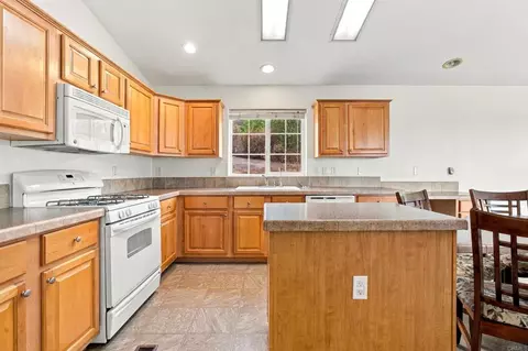 Kitchen - 18453 Ramona View Dr, Ramona, CA 92065 photo 5 of 5