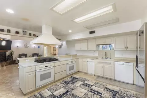 Kitchen - 12221 Rockstream Rd, Lakeside, CA 92040 photo 2 of 4