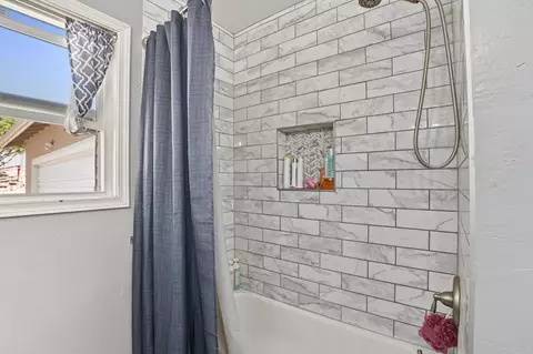 Bath - 4135 N Cordoba Ave, Spring Valley, CA 91977 photo 2 of 5