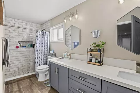 Bath - 4135 N Cordoba Ave, Spring Valley, CA 91977 photo 4 of 5