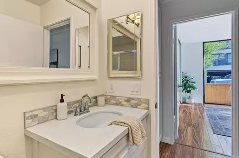 Bath - 4290 5th, San Diego, CA 92103 photo 2 of 2