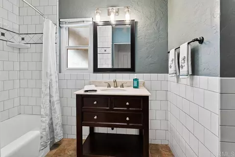 Bath - 1176 Rippey St, El Cajon, CA 92020 photo 5 of 5