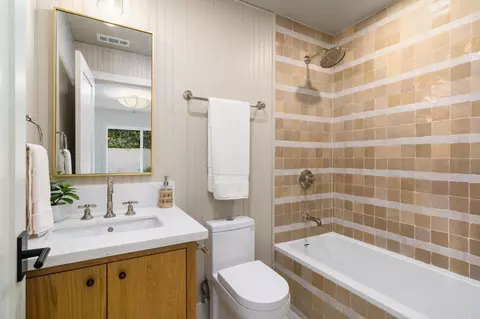 Bath - 741 Santa Olivia, Solana Beach, CA 92075 photo 3 of 5