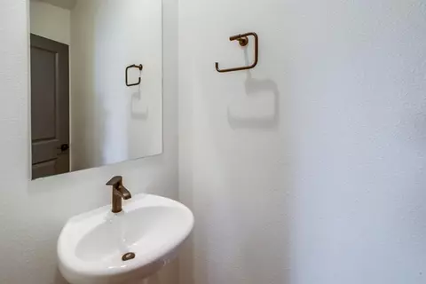 Bath - 10541 Graphite St, Spring Valley, CA 91977 photo 1 of 6