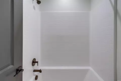 Bath - 10541 Graphite St, Spring Valley, CA 91977 photo 5 of 6