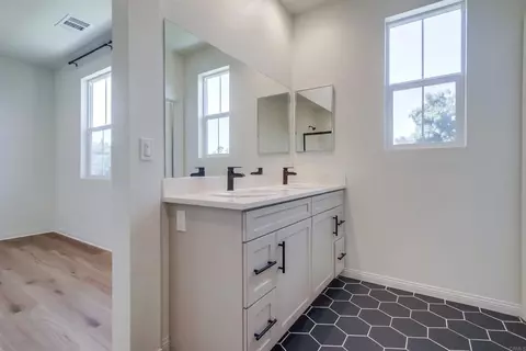 Bath - 10541 Graphite St, Spring Valley, CA 91977 photo 2 of 6