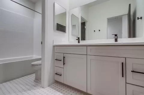 Bath - 10541 Graphite St, Spring Valley, CA 91977 photo 4 of 6