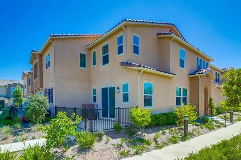 Exterior - 10541 Graphite St, Spring Valley, CA 91977 photo 7 of 10