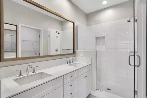 Bath - 8747 Boulder Ln #705, Santee, CA 92071 photo 1 of 2