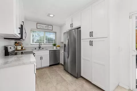 Kitchen - 13239 Saddle Ridge Rd, Lakeside, CA 92040 photo 2 of 3