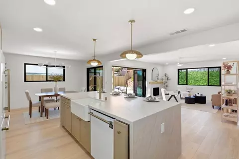 Kitchen - 3850 Trieste Dr, Carlsbad, CA 92010 photo 4 of 5