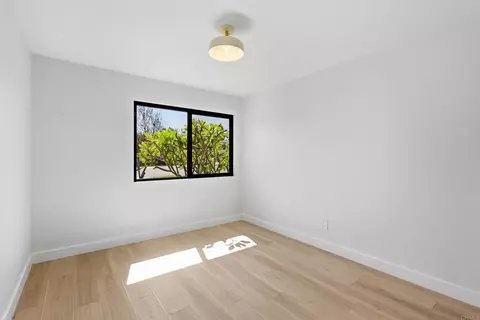 Bedroom - 3850 Trieste Dr, Carlsbad, CA 92010 photo 5 of 7