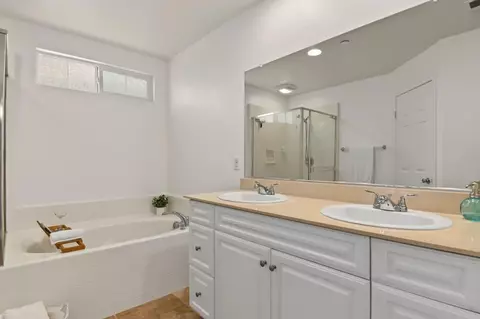 Bath - 1240 Pershing Rd, Chula Vista, CA 91913 photo 3 of 4