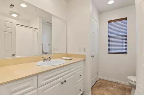 Bath - 1240 Pershing Rd, Chula Vista, CA 91913 photo 2 of 4