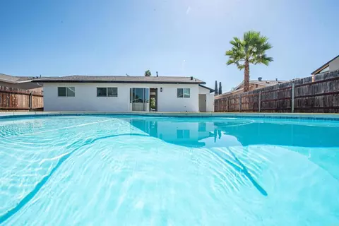 Exterior - 1404 Jefferson Ave, Escondido, CA 92027 photo 2 of 10