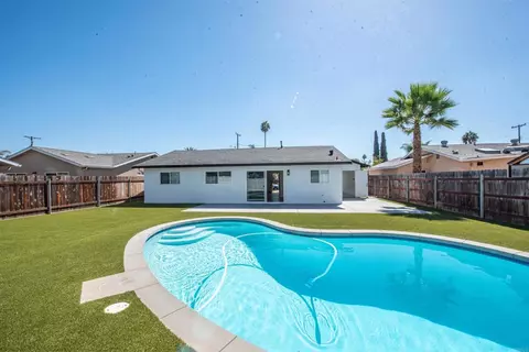 Exterior - 1404 Jefferson Ave, Escondido, CA 92027 photo 3 of 10