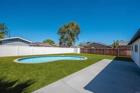 Exterior - 1404 Jefferson Ave, Escondido, CA 92027 photo 4 of 10