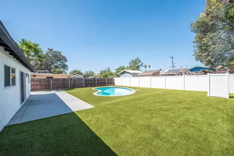 Exterior - 1404 Jefferson Ave, Escondido, CA 92027 photo 5 of 10