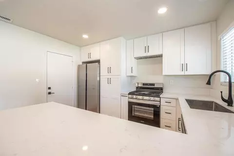 Kitchen - 1404 Jefferson Ave, Escondido, CA 92027 photo 8 of 9