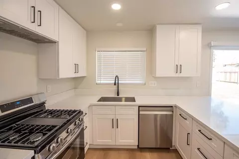 Kitchen - 1404 Jefferson Ave, Escondido, CA 92027 photo 3 of 9