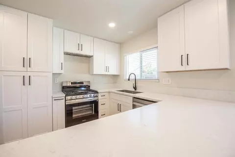 Kitchen - 1404 Jefferson Ave, Escondido, CA 92027 photo 2 of 9
