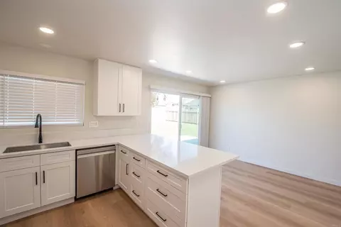 Kitchen - 1404 Jefferson Ave, Escondido, CA 92027 photo 7 of 9