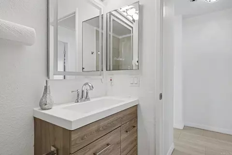 Bath - 1380 E Washington Ave #17, El Cajon, CA 92019 photo 1 of 3