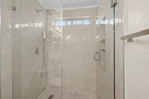 Bath - 1380 E Washington Ave #17, El Cajon, CA 92019 photo 2 of 3
