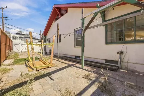 Exterior - 848 Olive Ave, Coronado, CA 92118 photo 9 of 12
