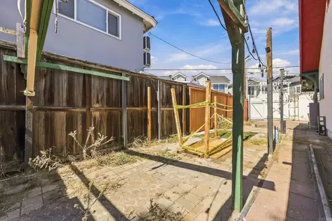 Exterior - 848 Olive Ave, Coronado, CA 92118 photo 8 of 12