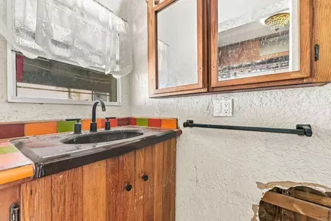 Bath - 848 Olive Ave, Coronado, CA 92118 photo 3 of 4